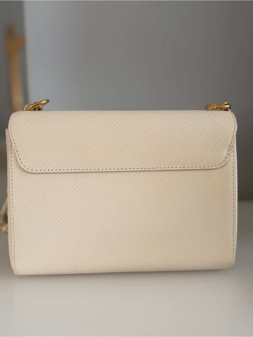 Louis Vuitton Twist MM – White Epi Leather - Picture 2 of 10